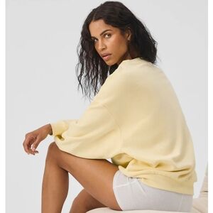 Alo Yoga Accolade Crew Neck Pullover in LEMON ICE NWT.